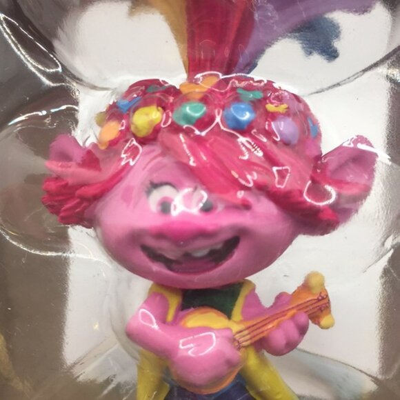2020 Hallmark Dream Works Trolls World Tour Poppy Guitar Christmas Tree Ornament - Picture 9 of 10